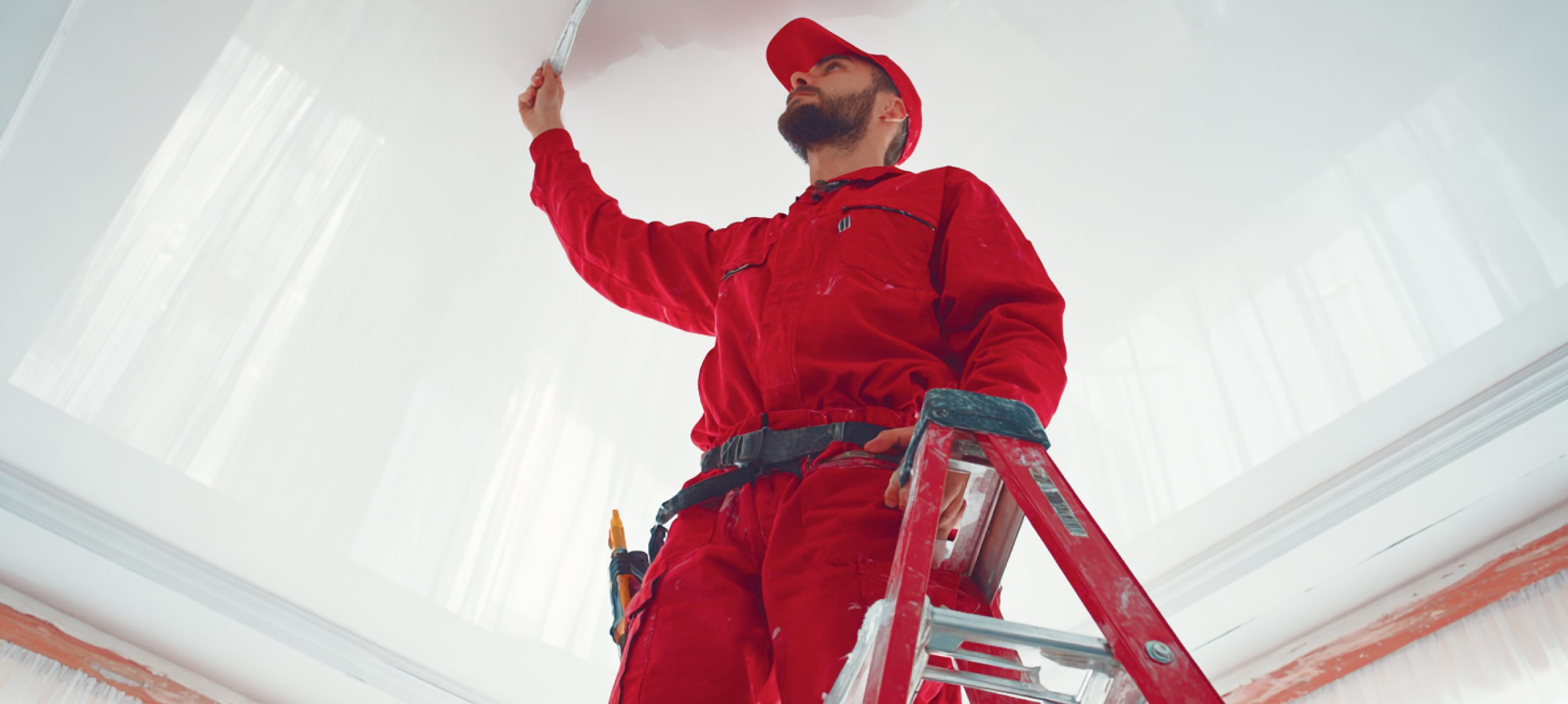 Что влияет на опуск натяжного потолка?